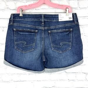 NWT🤩|•SILVER JEANS•| 'Boyfriend Short' Mid Rise Cuffed Stretch Jean Short Sz 30